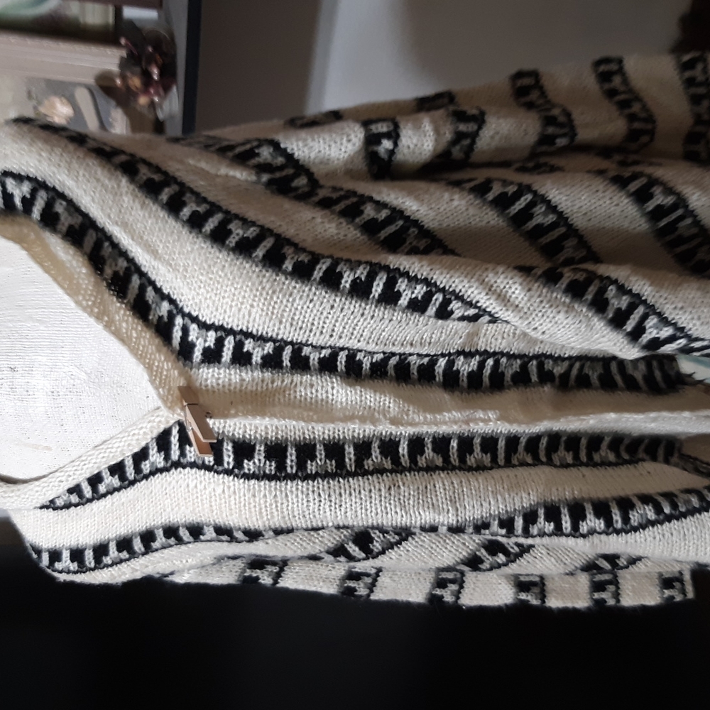 Womens Knit Cardigan Sz Xs - Large sweater open front warm Q Black N Cream